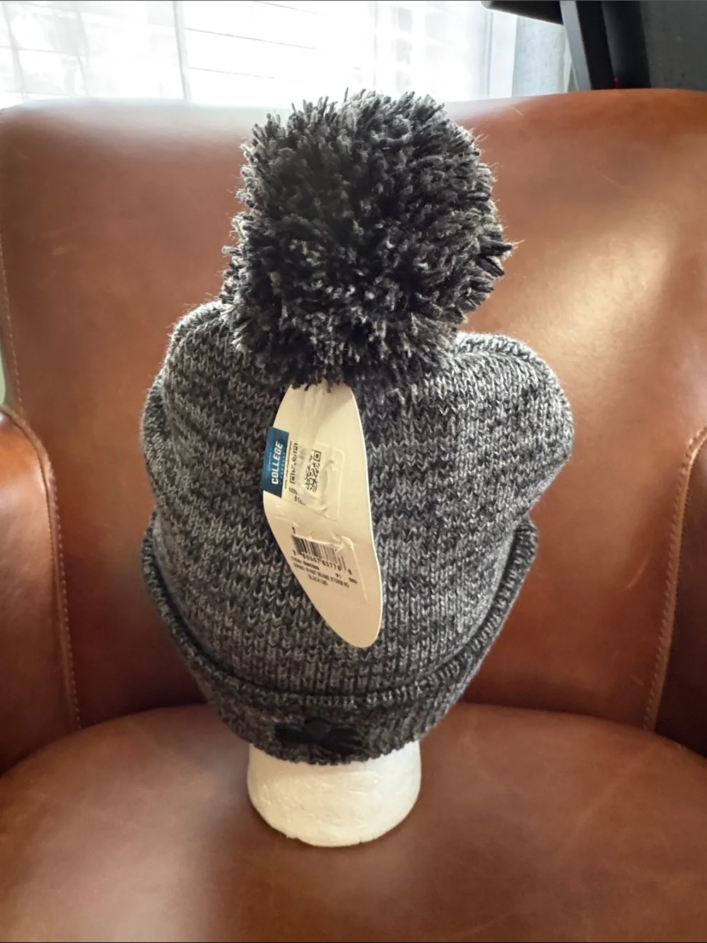 NWT Notre Fighting Irish NCAA Adult Beanie Hat Cuffed Embroidered Pom Pom Gray